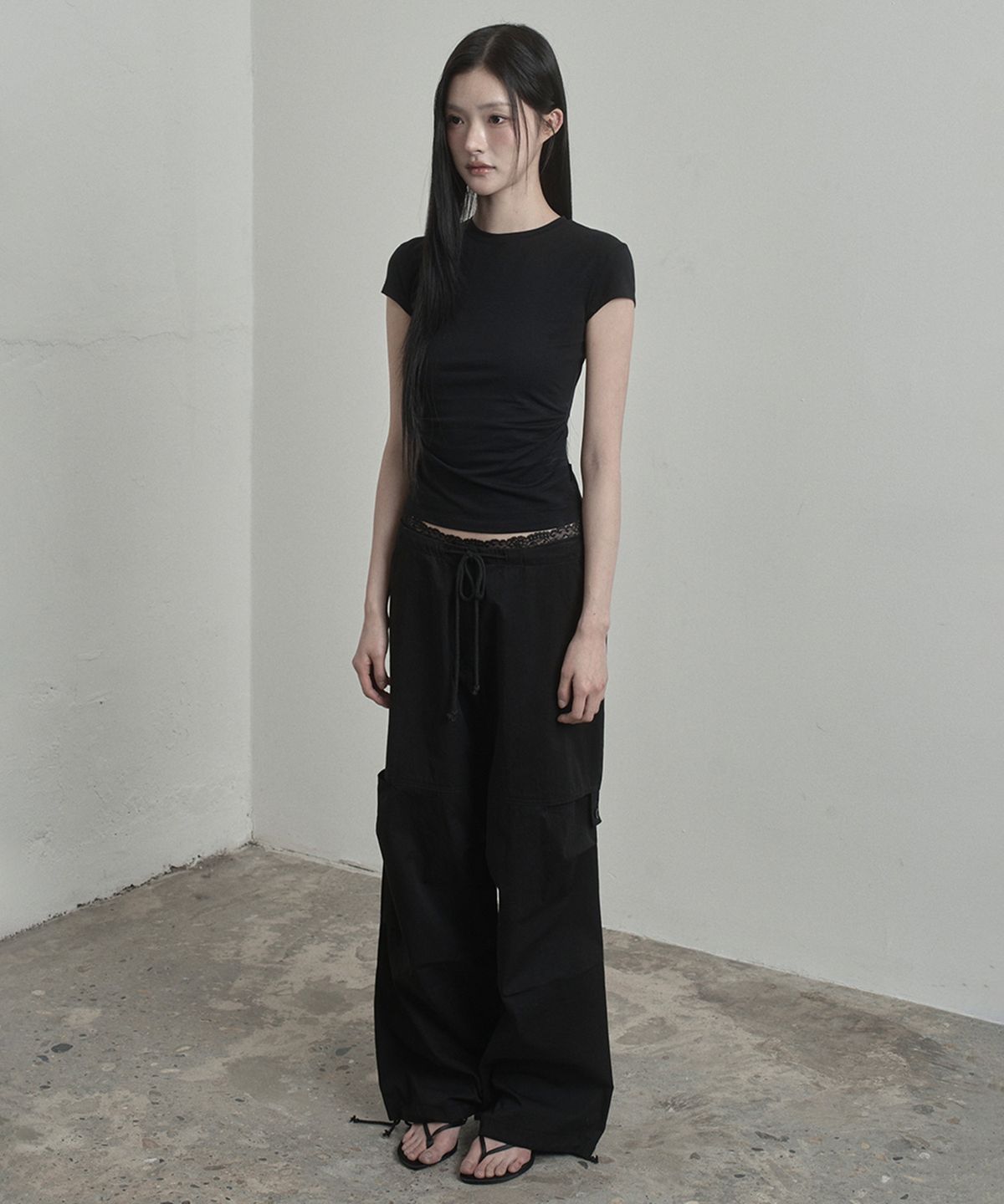 이네기(INEGI) Drape Silket Top (black)