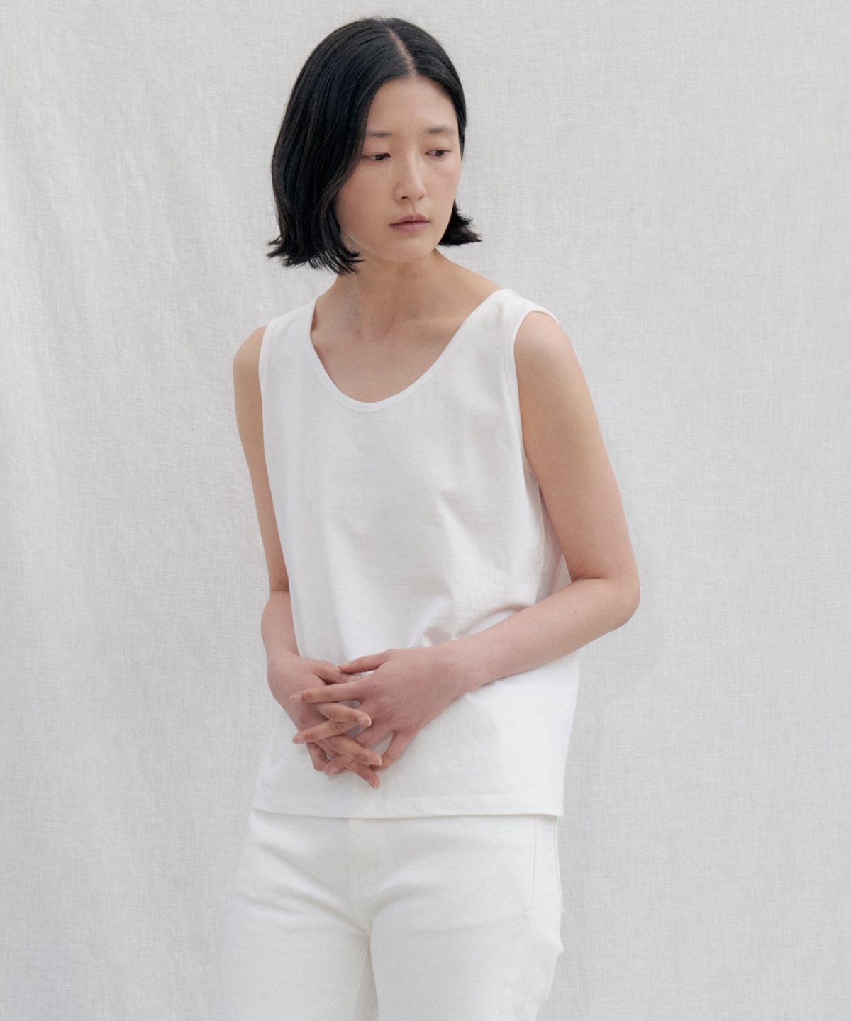 스텝어라운드(STEP AROUND) Boxy Fit Cotton Sleeveless Tee_WHITE