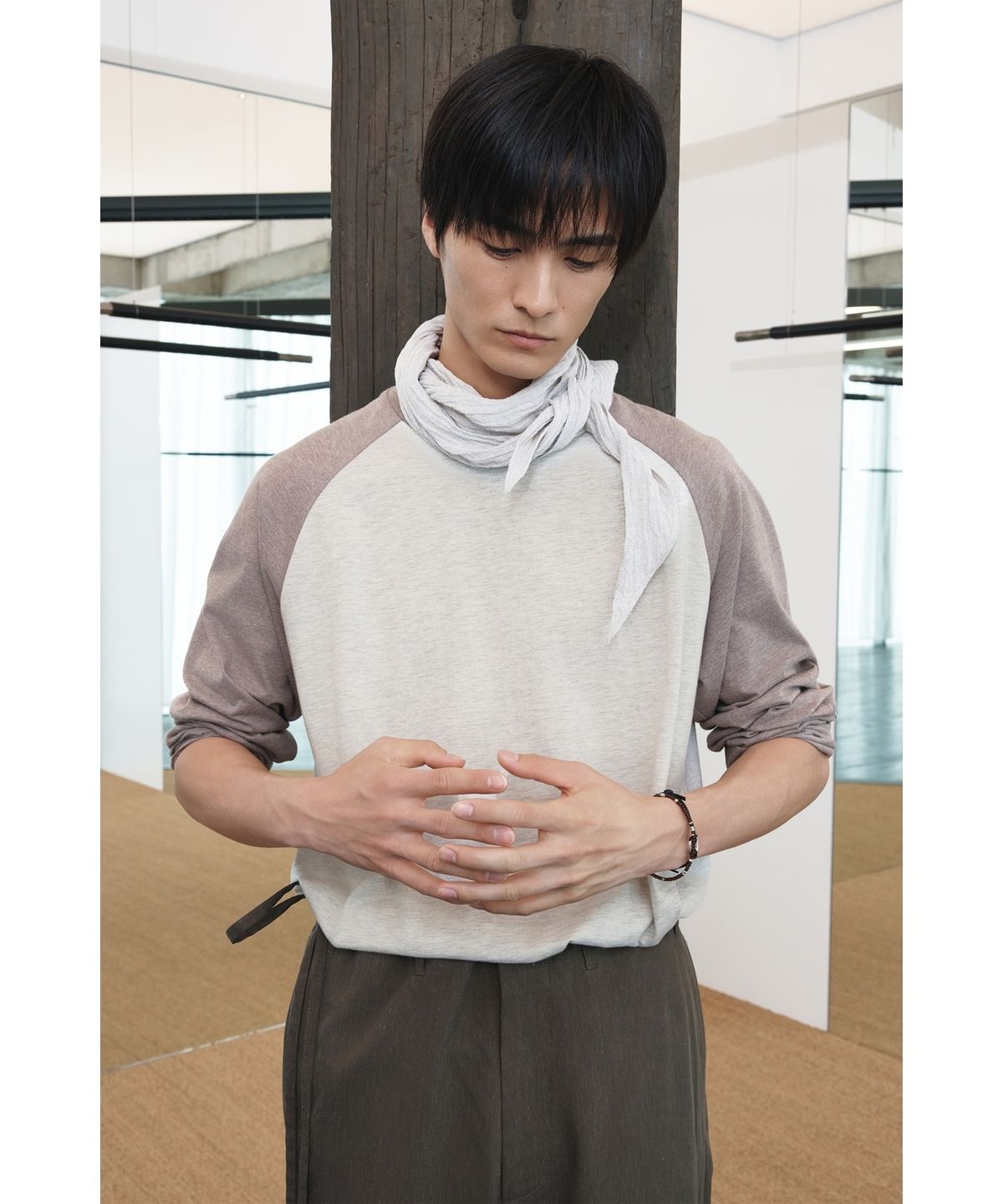 유스(YOUTH) Creased Linen Scarf - Ivory