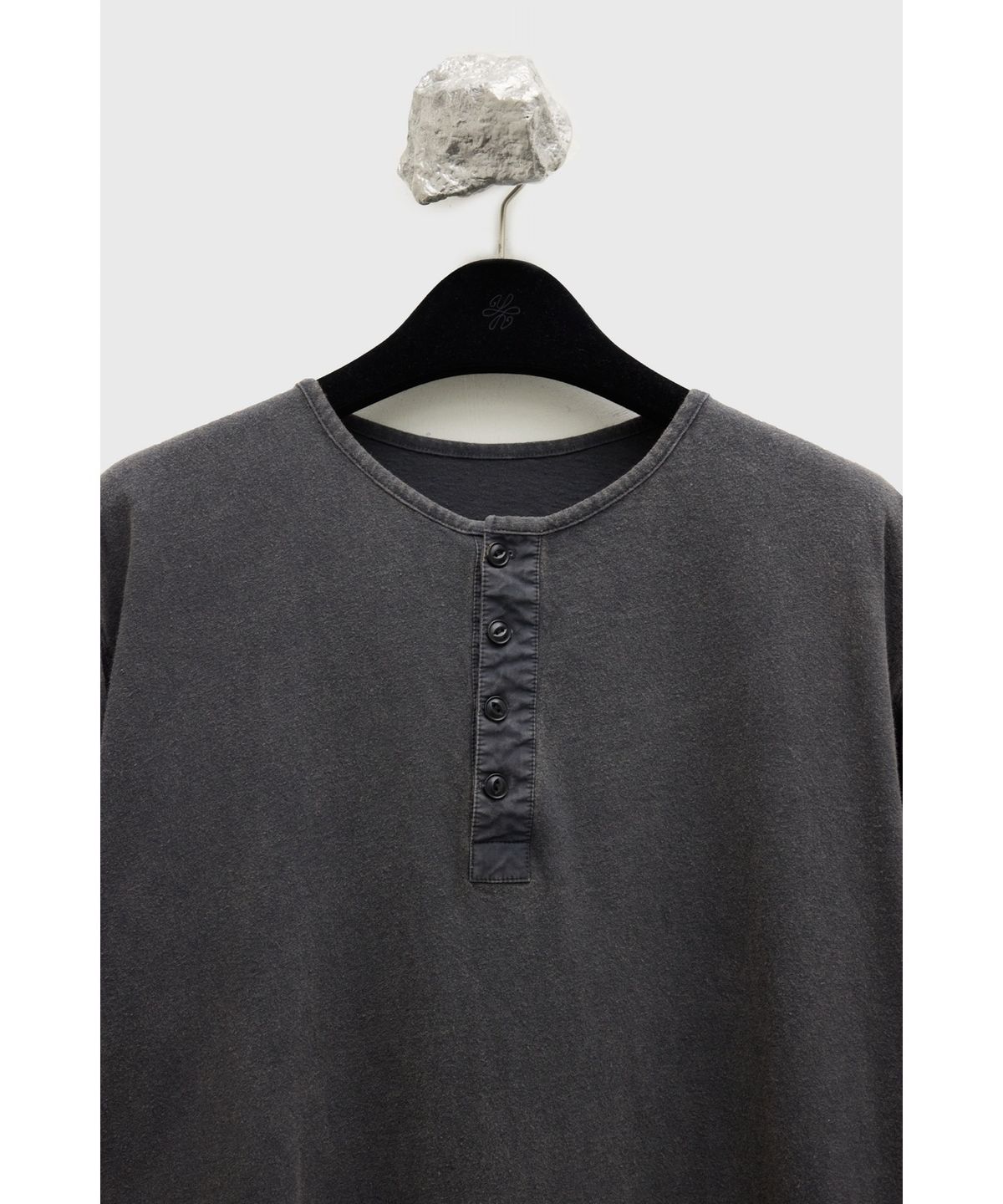 유스(YOUTH) Garment Dyed Henley Neck L/S T-shirt - Charcoal Grey