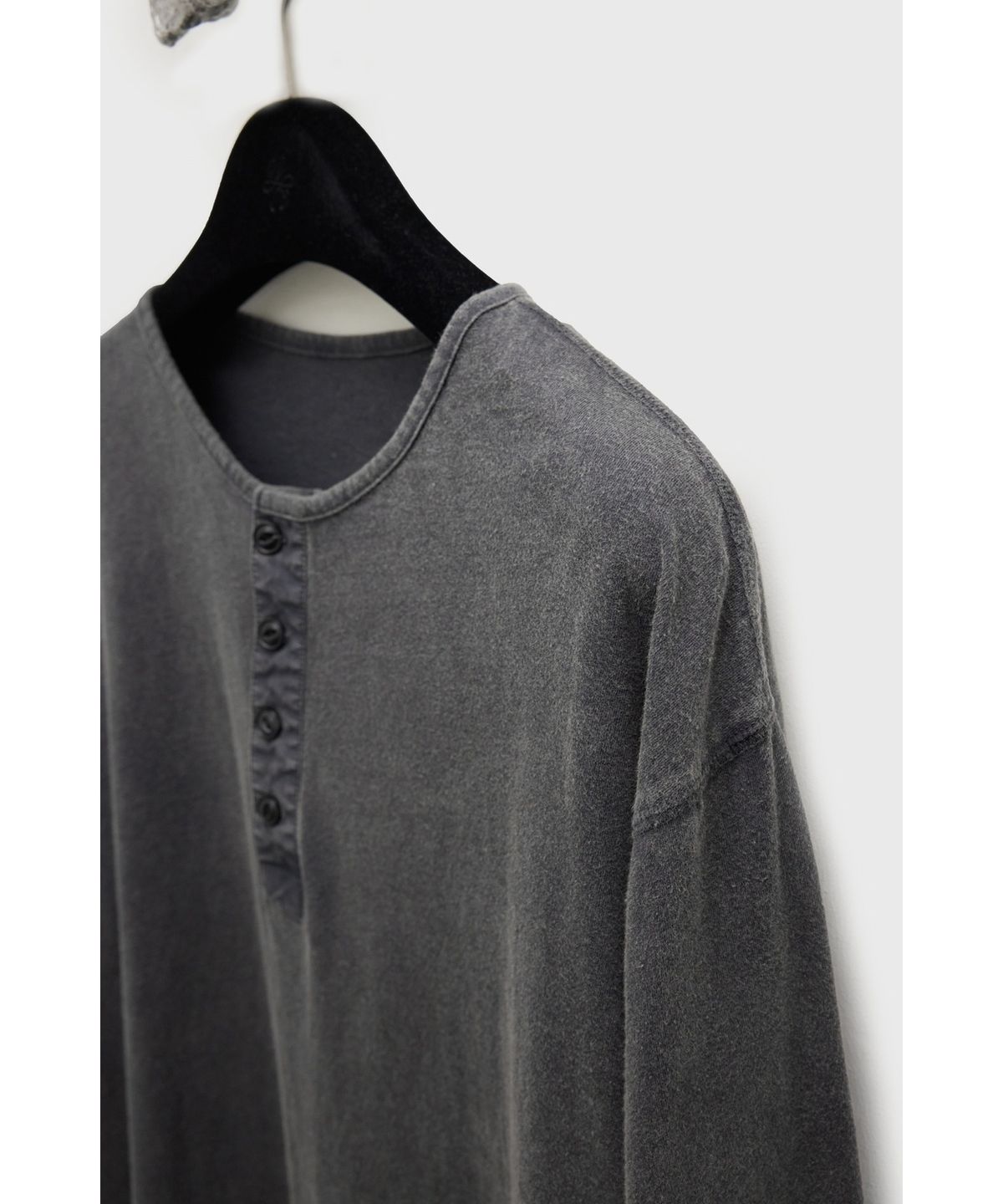 유스(YOUTH) Garment Dyed Henley Neck L/S T-shirt - Charcoal Grey