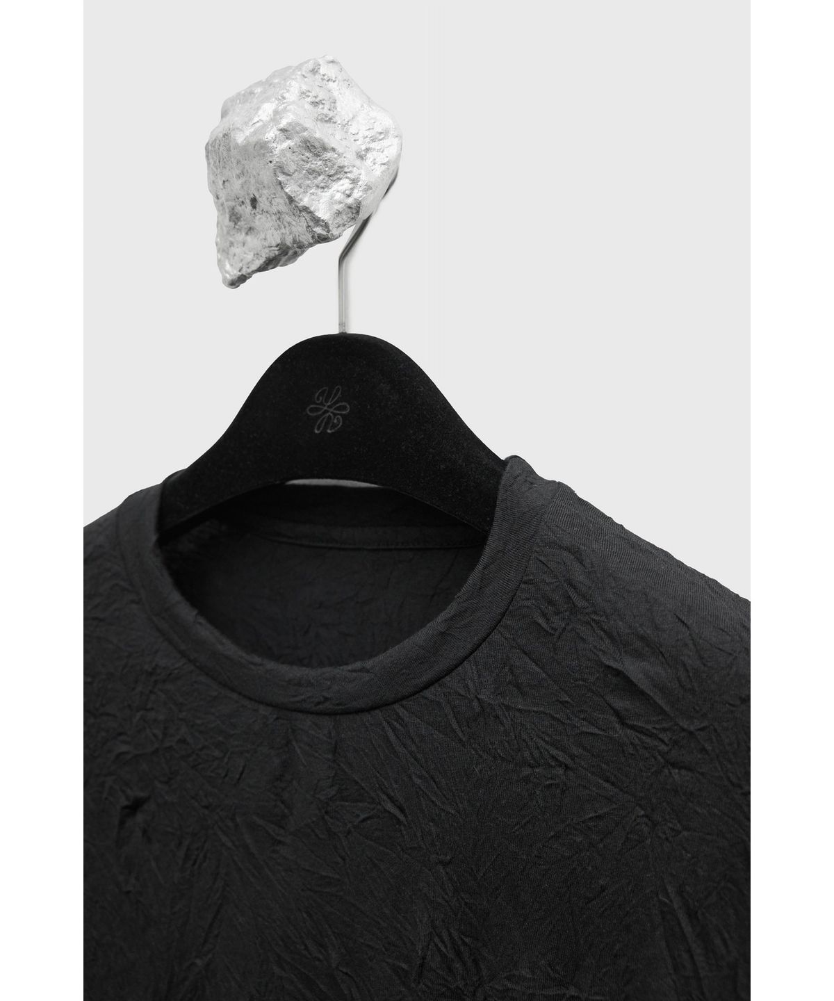 유스(YOUTH) Creased Round Neck H/S T-shirt - Black