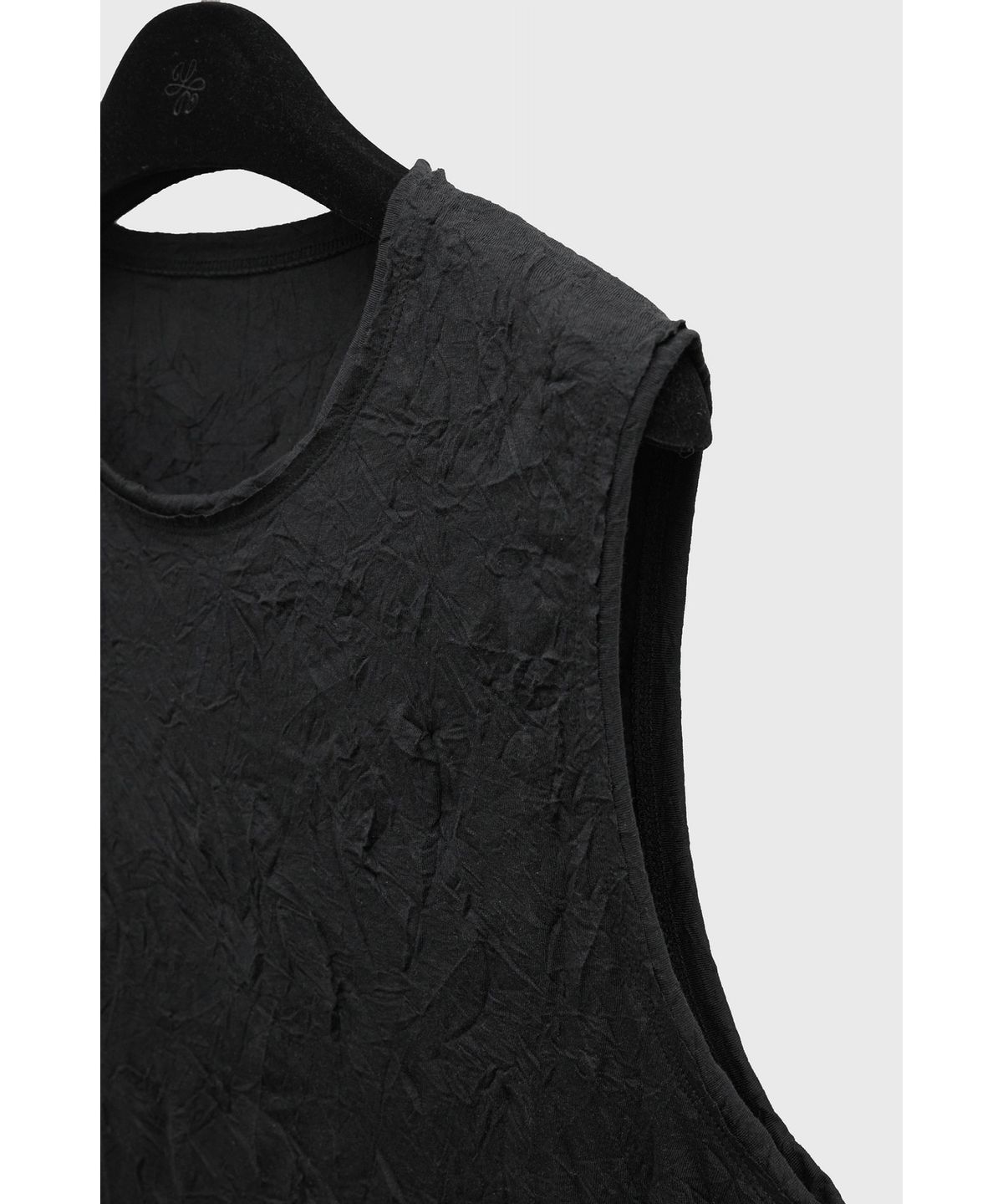 유스(YOUTH) Creased Cut-off Sleeveless - Black