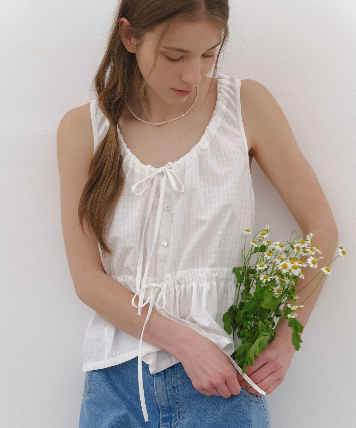 클루니(CLUNY) Soft Ribbon Shirring Blouse - white
