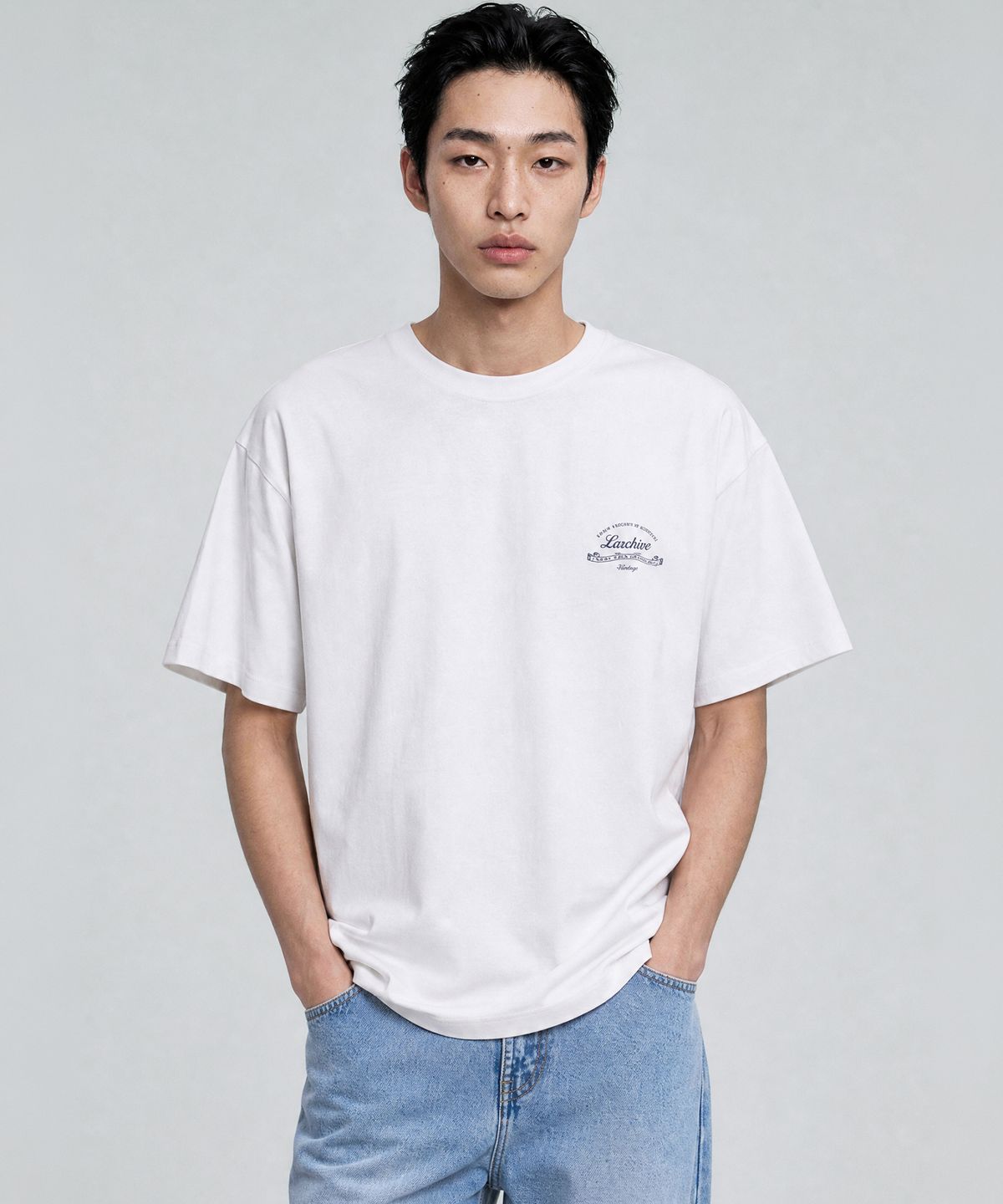 룩캐스트(LOOKAST) [UNISEX]리브 레터링 티셔츠_화이트 / RIV LETTERING T-SHIRT_WHITE