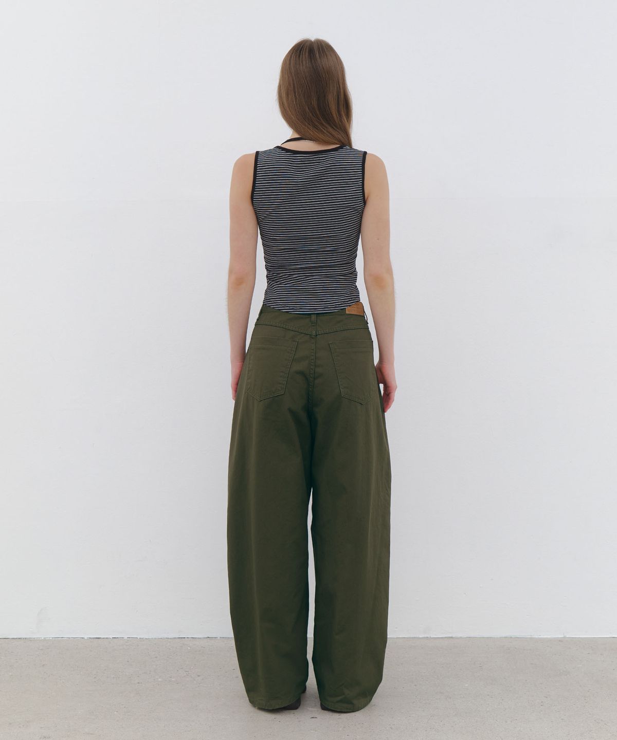 클루니(CLUNY) Volume Curved Wide Cotton Pants - khaki