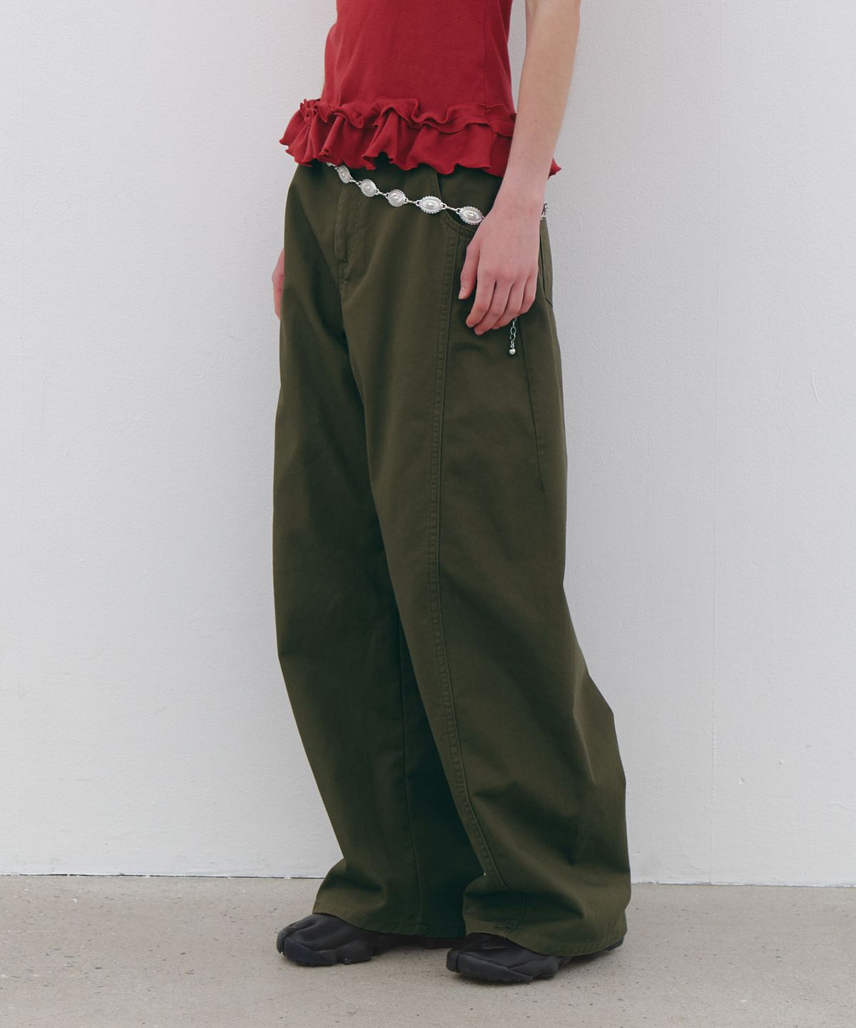 클루니(CLUNY) Volume Curved Wide Cotton Pants - khaki