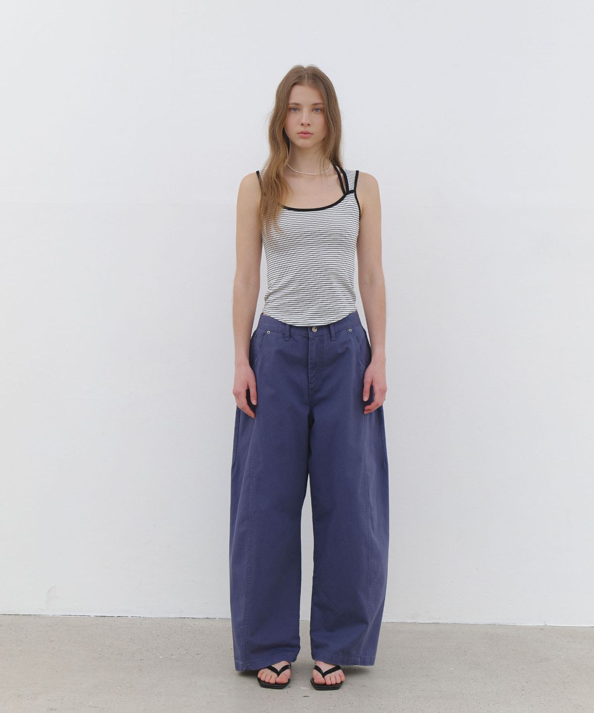 클루니(CLUNY) Volume Curved Wide Cotton Pants - khaki