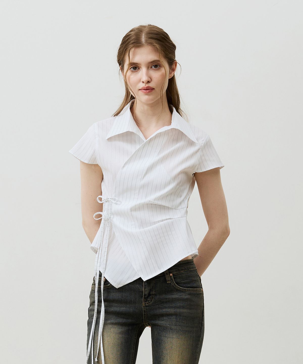 아리킴(ARIKIM) EVE STRIPE WRAP CAP SLEEVE SHIRT / WHITE