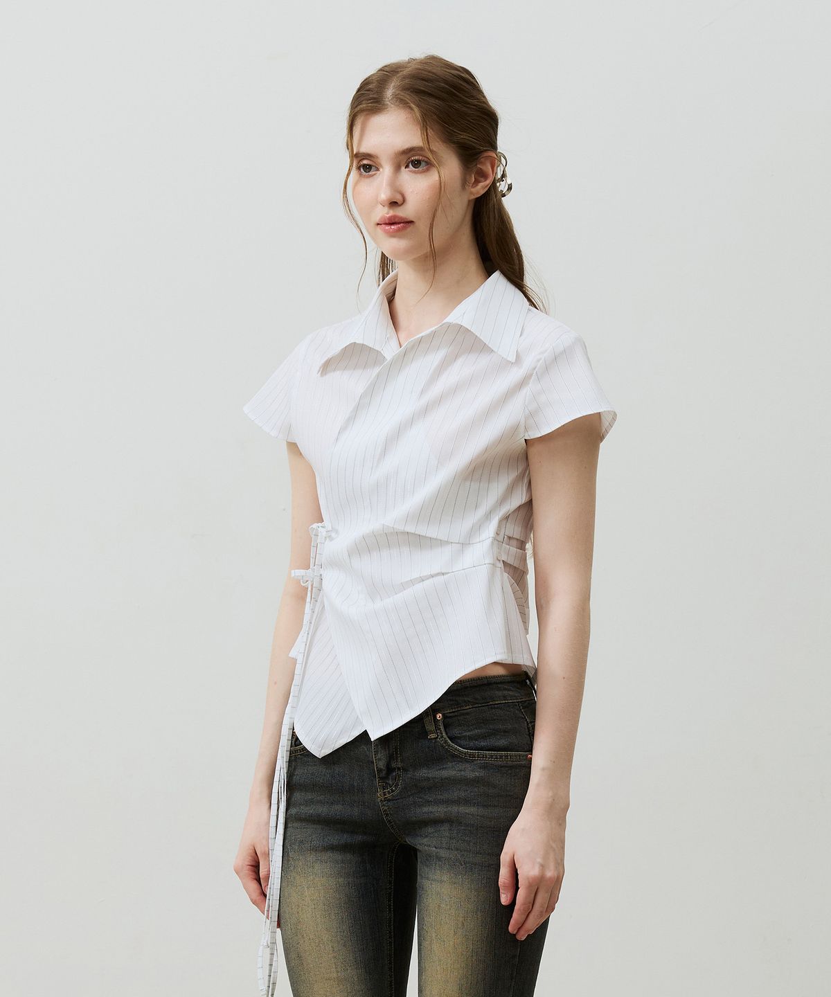 아리킴(ARIKIM) EVE STRIPE WRAP CAP SLEEVE SHIRT / WHITE