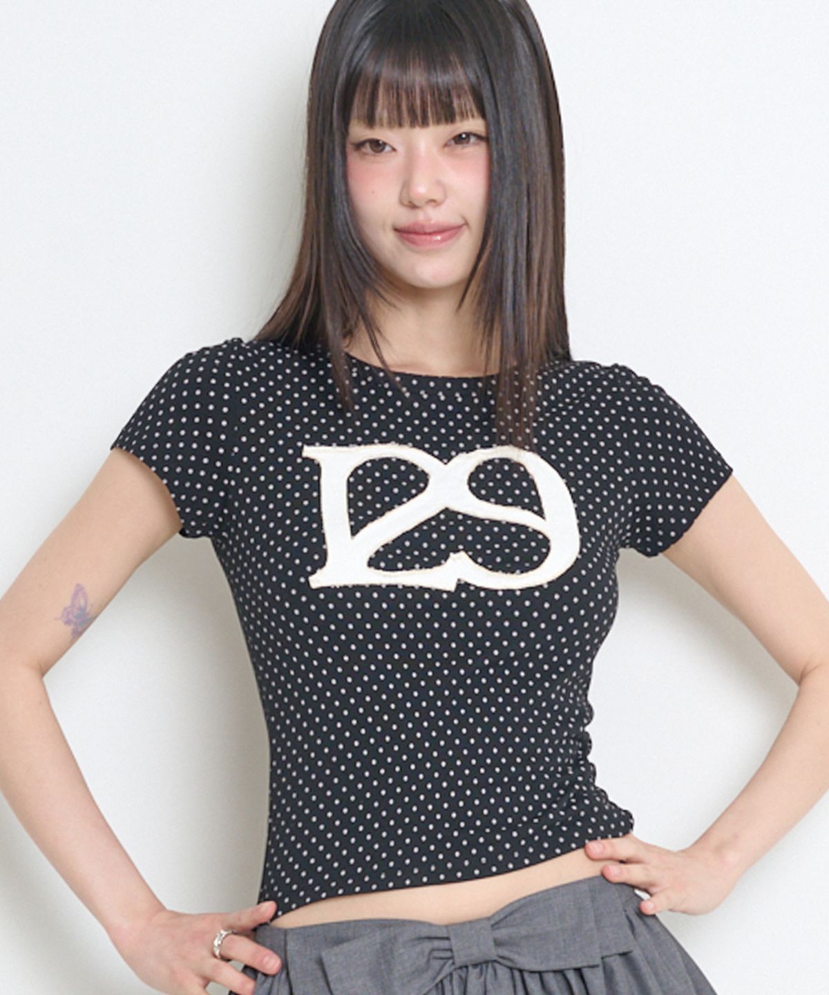 MUSINSA公式 | ILLIGO 129ロゴパッチフィッテッドTシャツブラックドット