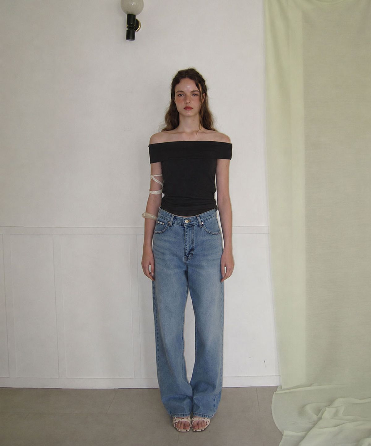 어패럴아카이브(APPAREL ARCHIVE) Riley off-shoulder t-shirt - Black