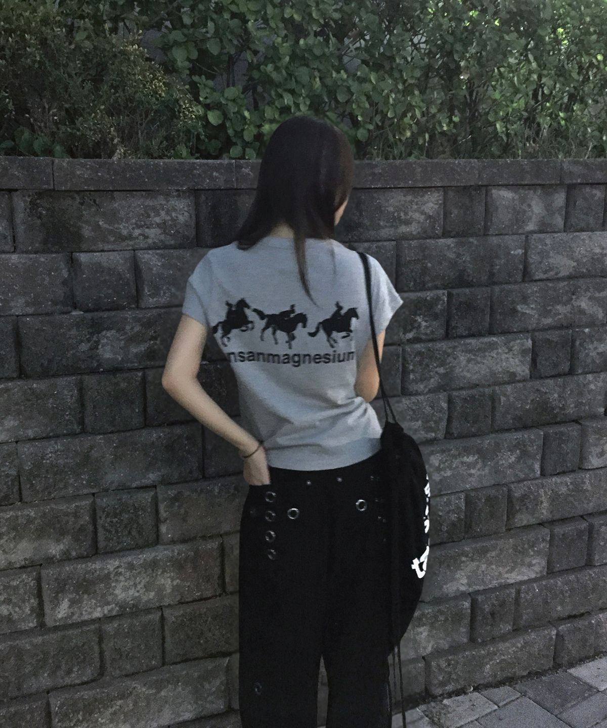 탄산마그네슘(TANSANMAGNESIUM) 홀스 래빗 티셔츠 (그레이/블랙)