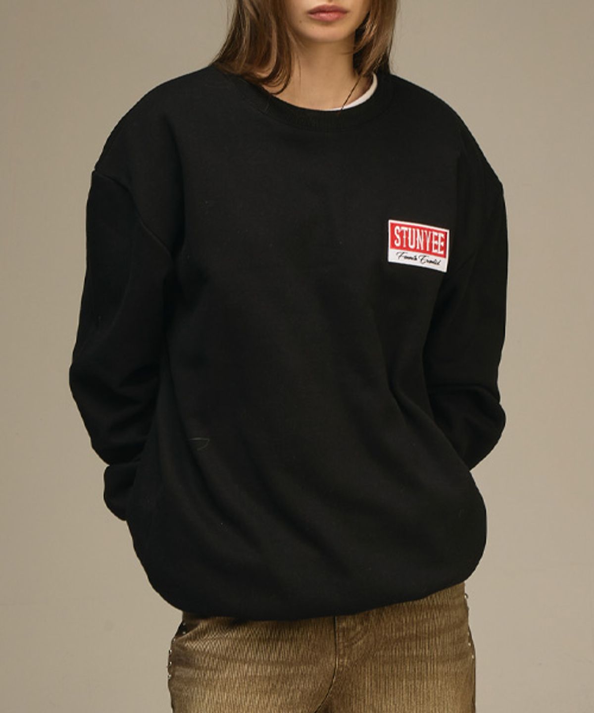 스터니(STUNYEE) Sweatshirt Black