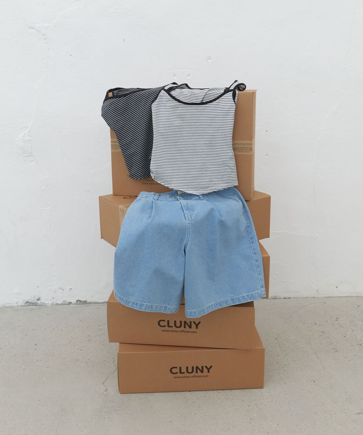 클루니(CLUNY) Dual Strap Stripe Sleeveless Top - black