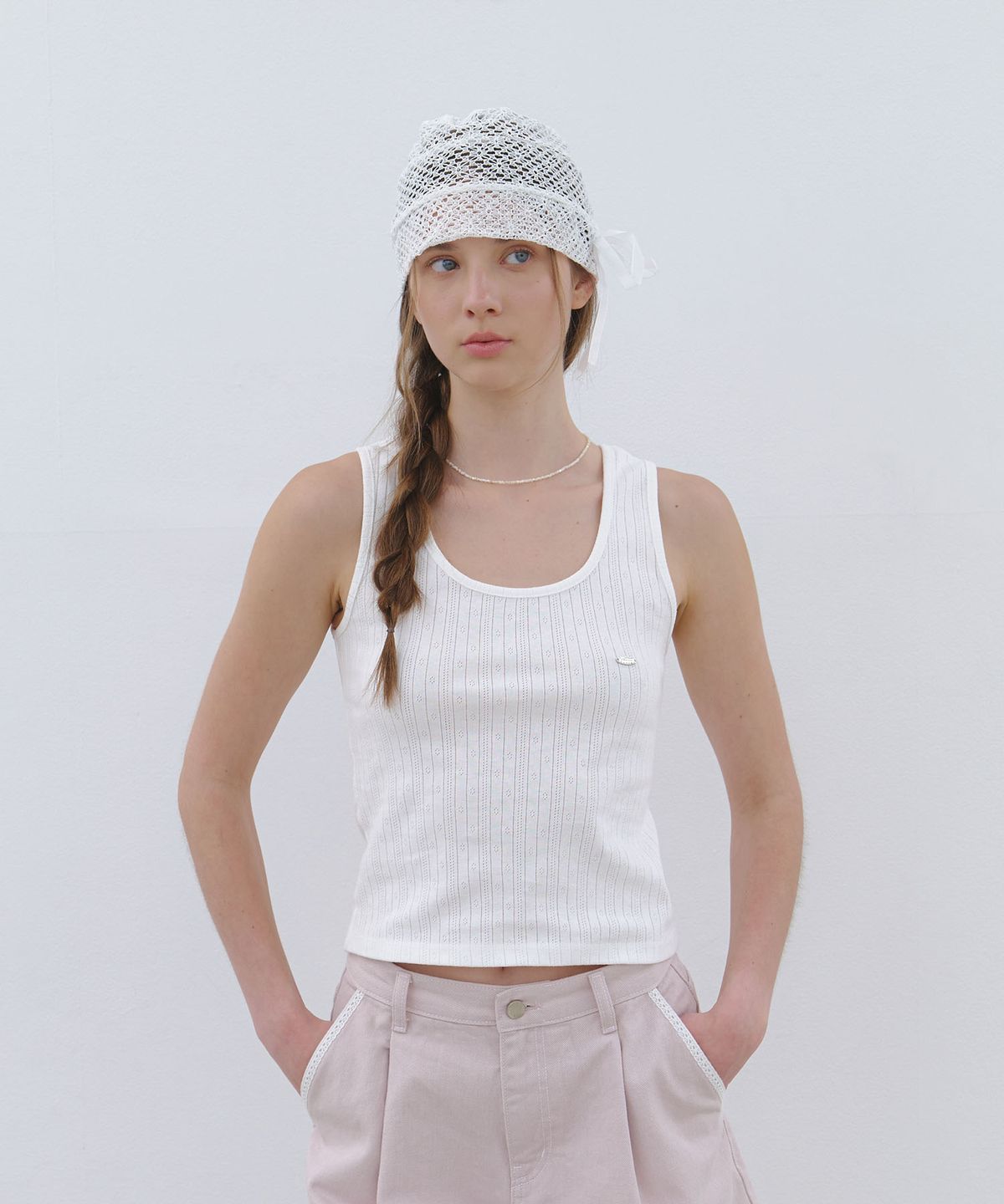 클루니(CLUNY) Quiet Texture Sleeveless Top - white