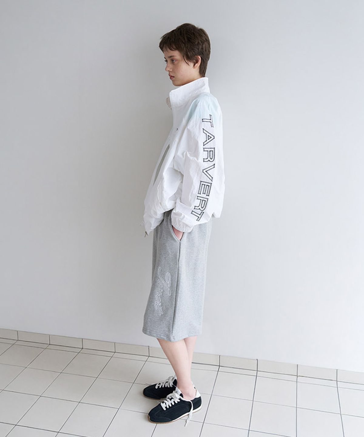 타버트(TARVERT) Aero Embroidery Nylon Wind Jumper - White
