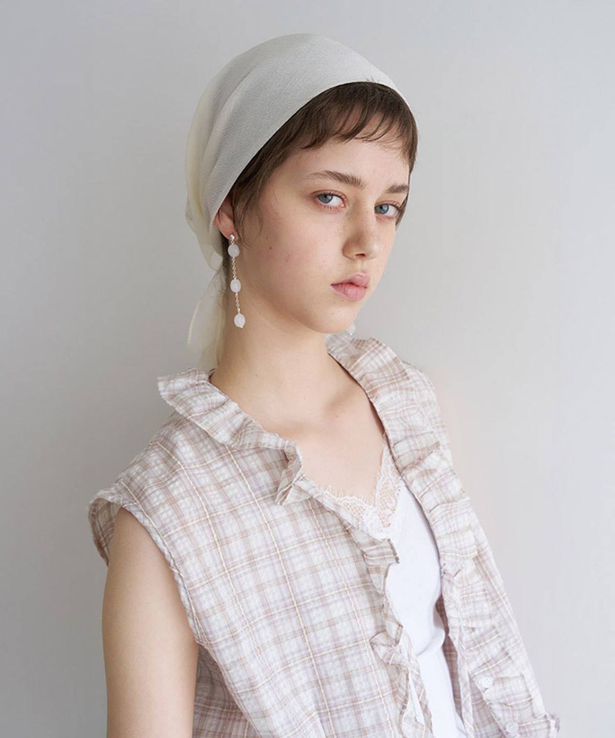 타버트(TARVERT) Picnic Smocked Sleeveless Blouse - Beige Pink