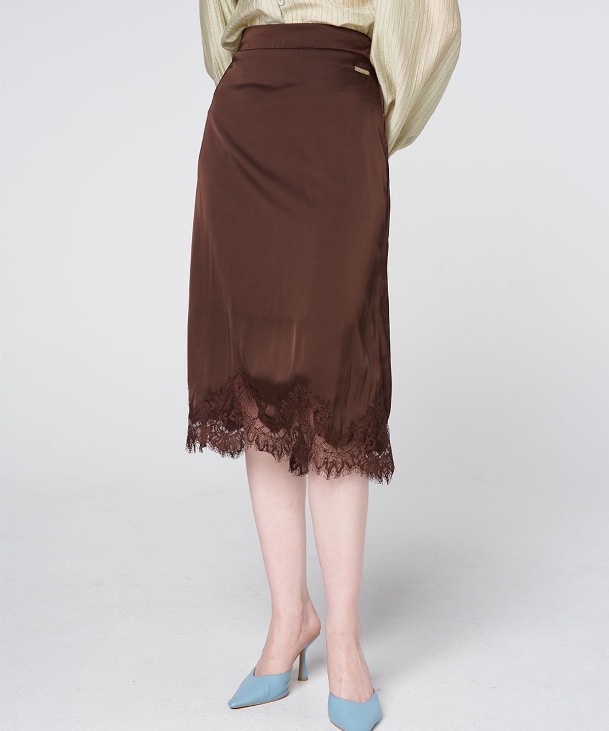 320쇼룸(320SHOWROOM) Lace Trim Satin Banding Skirt Brown