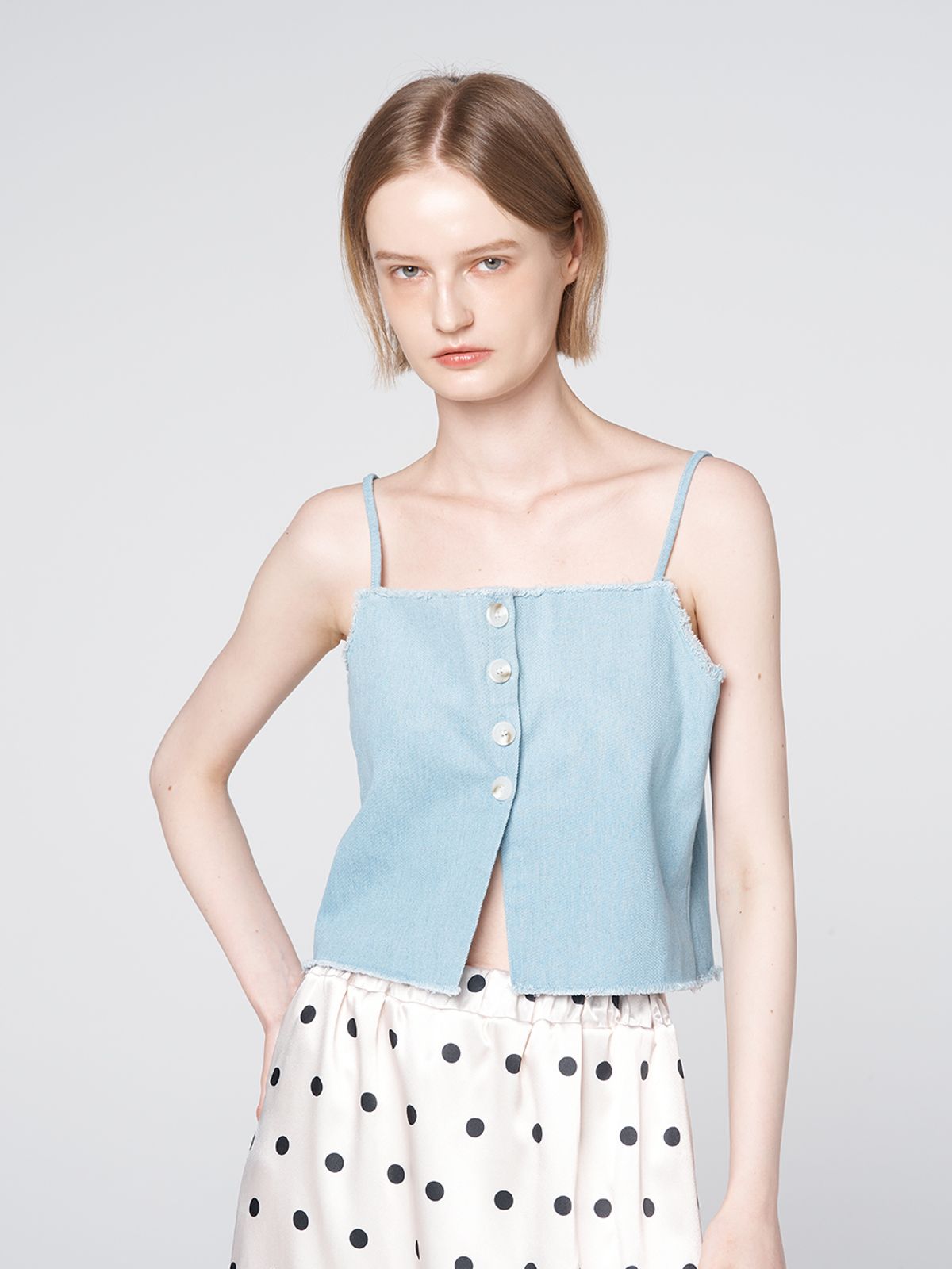 320쇼룸(320SHOWROOM) Reversible Button Denim Crop Sleeveless Top Light blue