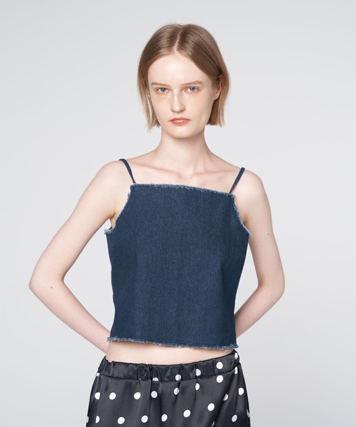 320쇼룸(320SHOWROOM) Reversible Button Denim Crop Sleeveless Top Deep blue