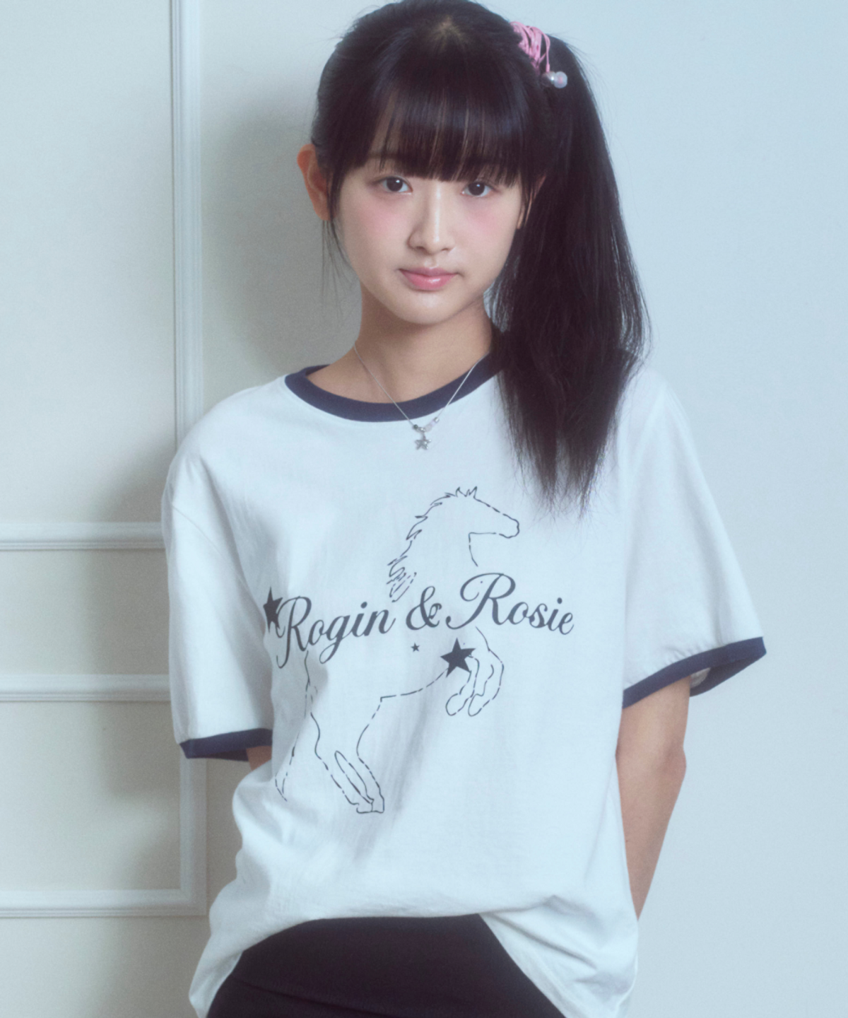 로긴 앤 로지(ROGIN N ROSIE) [Unisex] RnR Lettering horse Point Ringer T-shirt White-Navy Medium