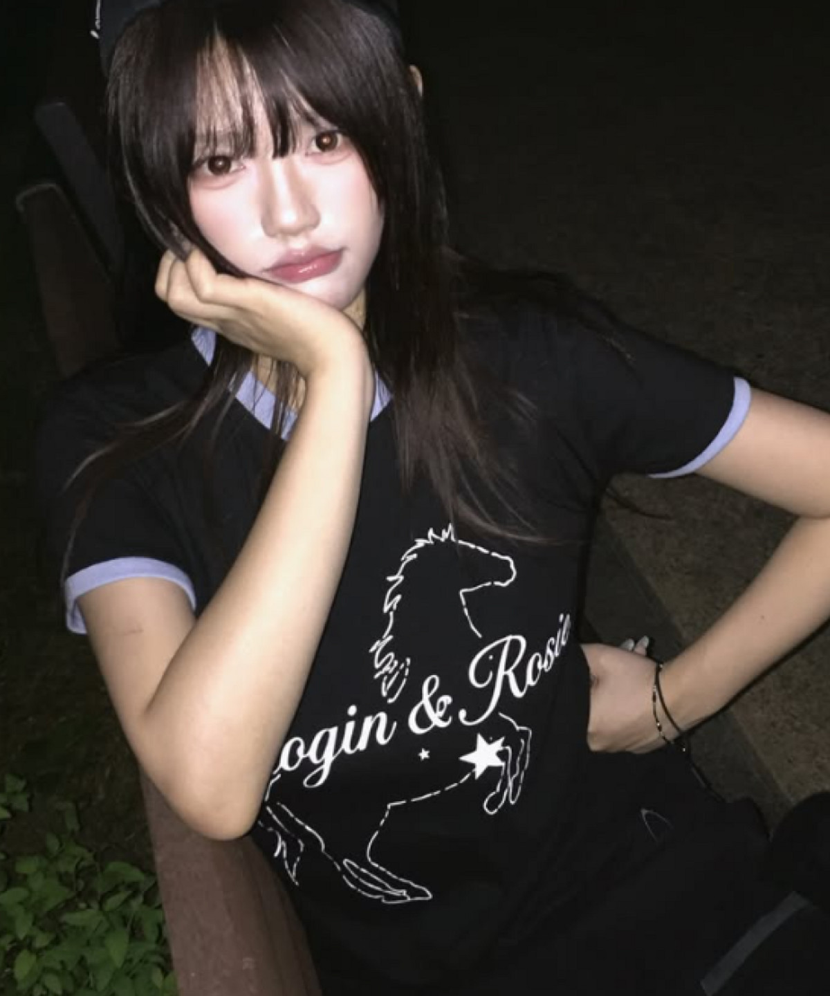 로긴 앤 로지(ROGIN N ROSIE) [Unisex] RnR Lettering horse Point Ringer T-shirt Black-Blue Medium