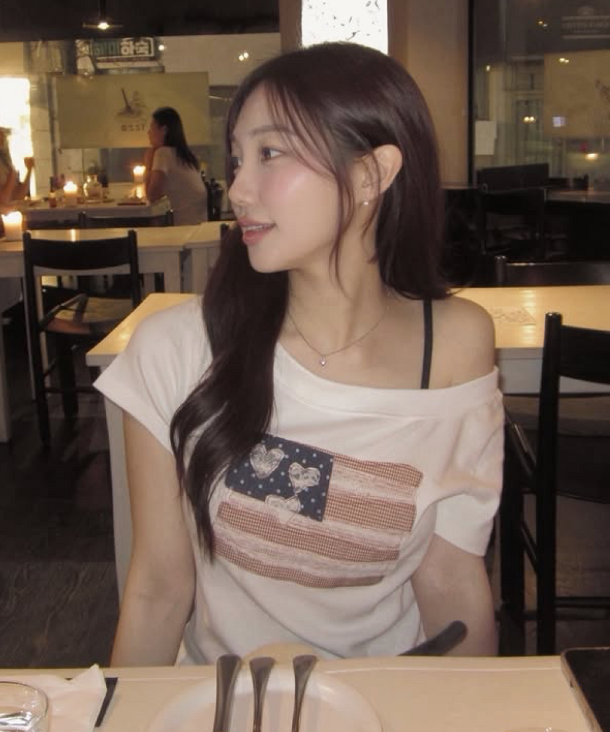 로긴 앤 로지(ROGIN N ROSIE) USA banner lace one shoulder T-shirt White