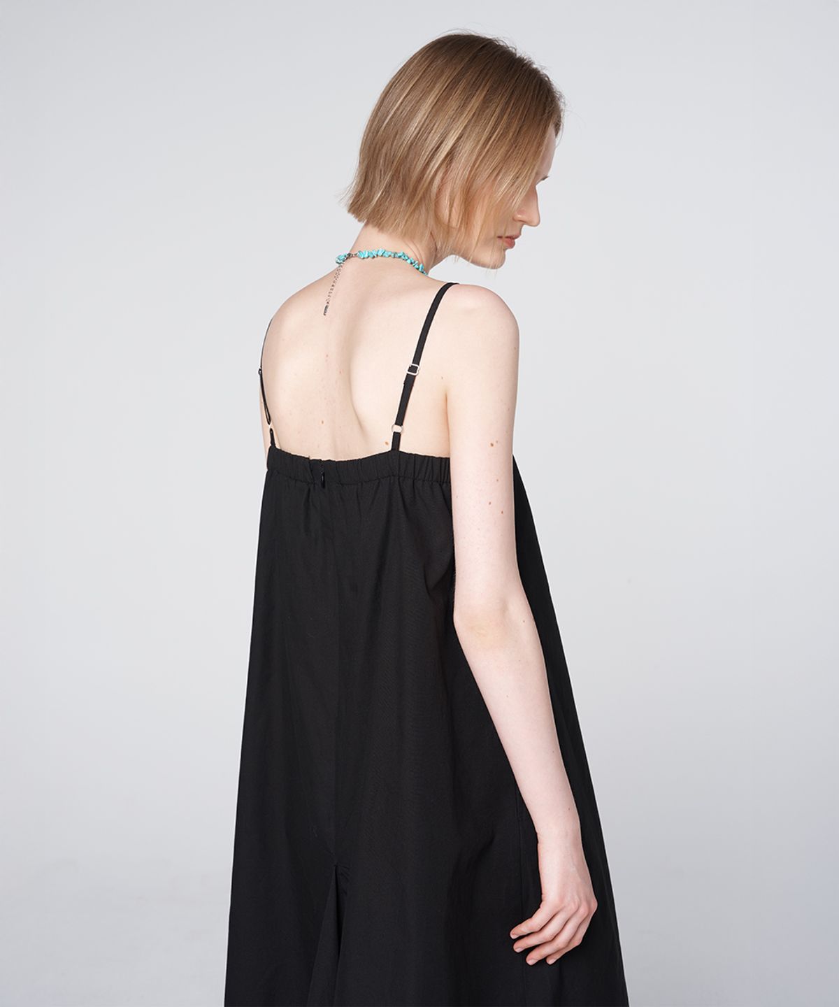 320쇼룸(320SHOWROOM) Cotton V-Neck Pocket Slip Dress Black