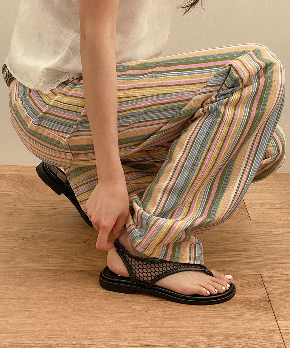 무드앤플(MOODNPLE) Anna 시스루 딥블랙 플립플랍 샌들  2cm