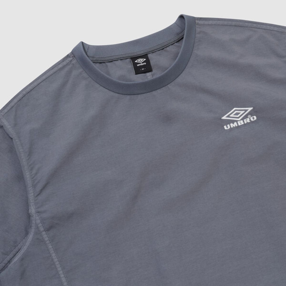 엄브로(UMBRO) 콘크리트 블룸 다잉 우븐 반팔 피스테 블루 UR221CWT55