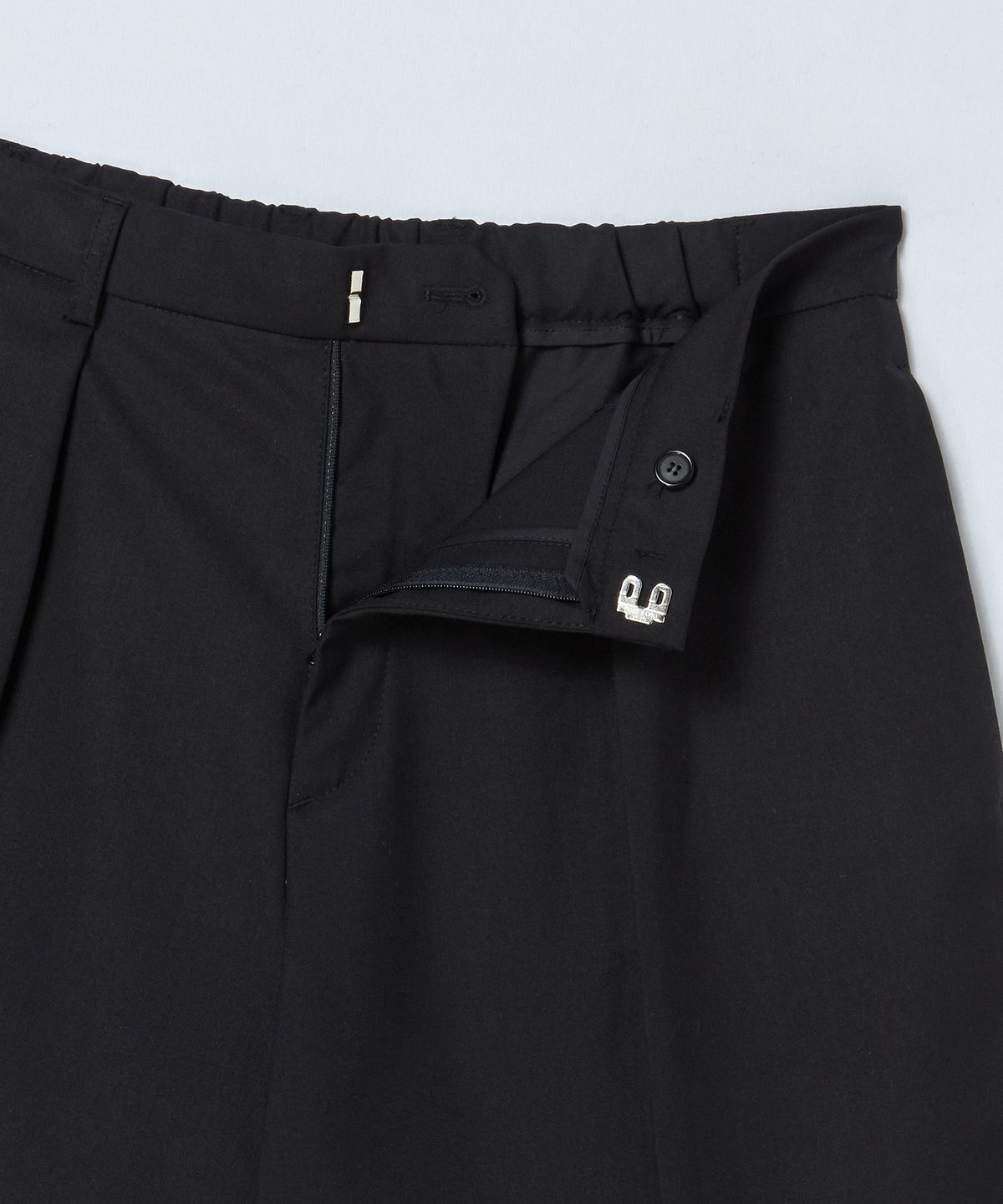 비욘드클로젯(BEYOND CLOSET) [COLLECTION LINE] 럭스 블렌드 페브릭 하프 팬츠 블랙