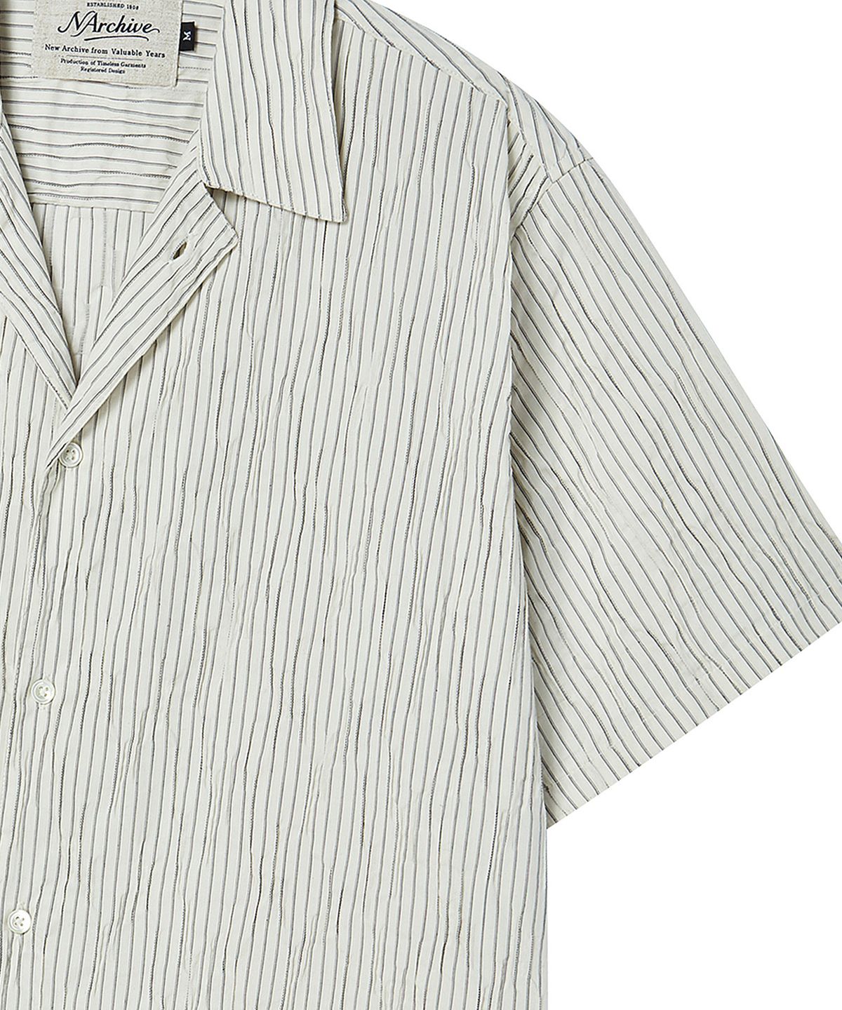비욘드클로젯(BEYOND CLOSET) [COLLECTION LINE] 에어리 핸드 메이드 스트라이프 오픈 카라 반팔 셔츠 아이보리