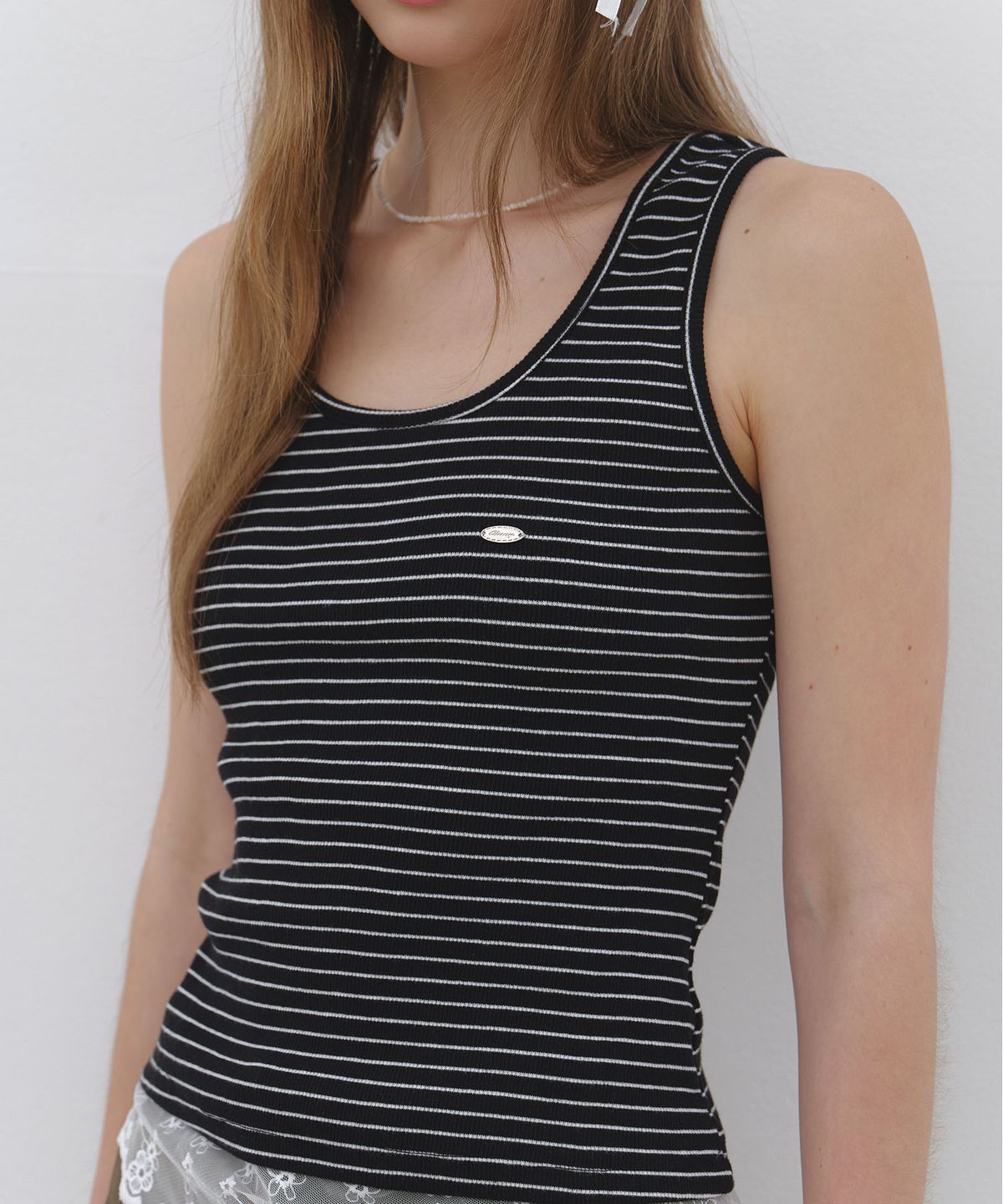 클루니(CLUNY) Quiet Texture Sleeveless Top - black