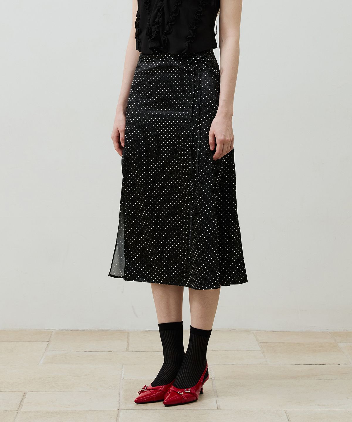 아리킴(ARIKIM) TINY DOT SLIT SKIRT / BLACK