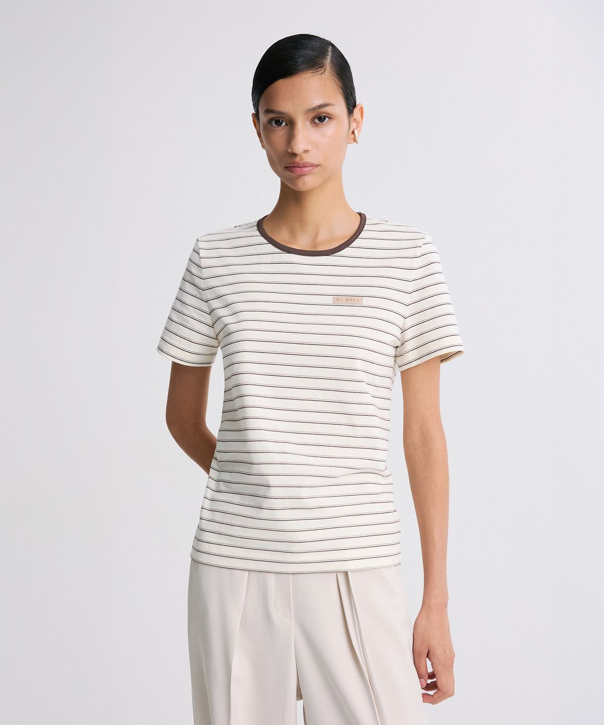 리이(RE RHEE) ROUND-NECK STRIPED T-SHIRT