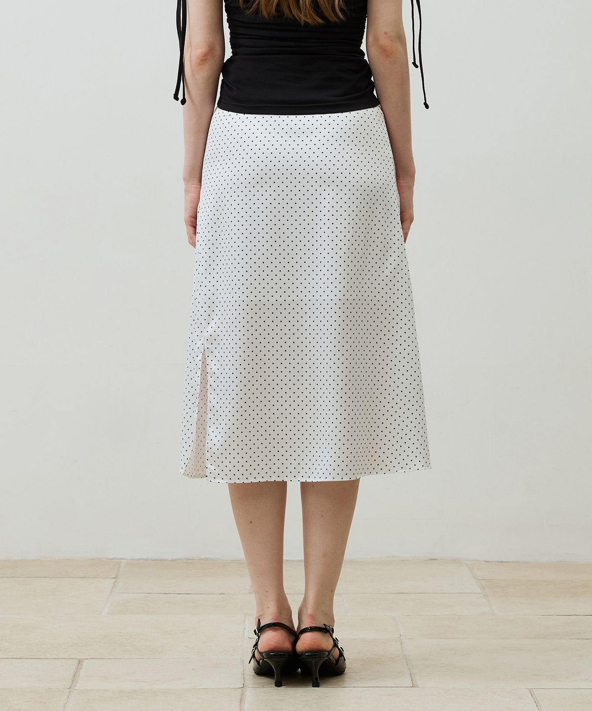 아리킴(ARIKIM) TINY DOT SLIT SKIRT / WHITE