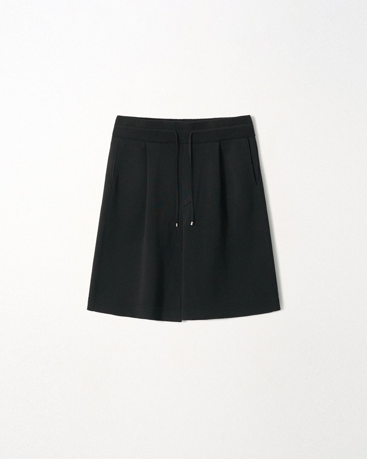 이지오(EZIO) One-Tuck Knit Shorts_Black