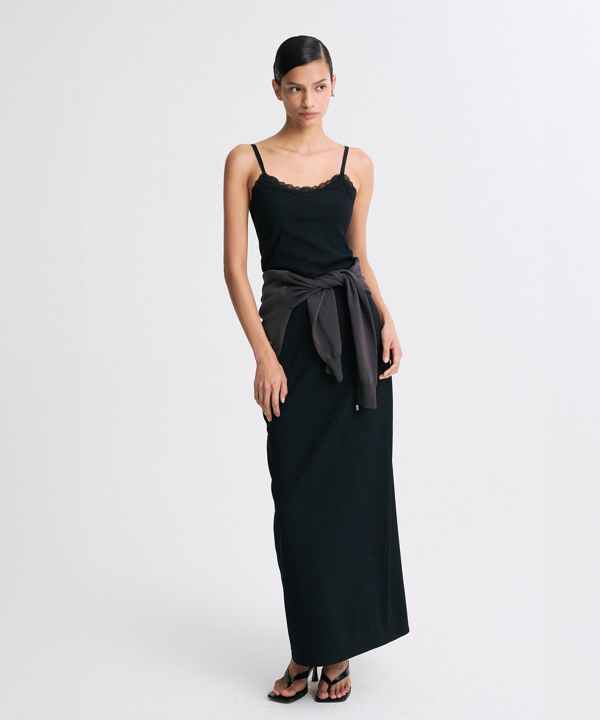 리이(RE RHEE) BACK-SLIT DRAWSTRING RIBBED SKIRT