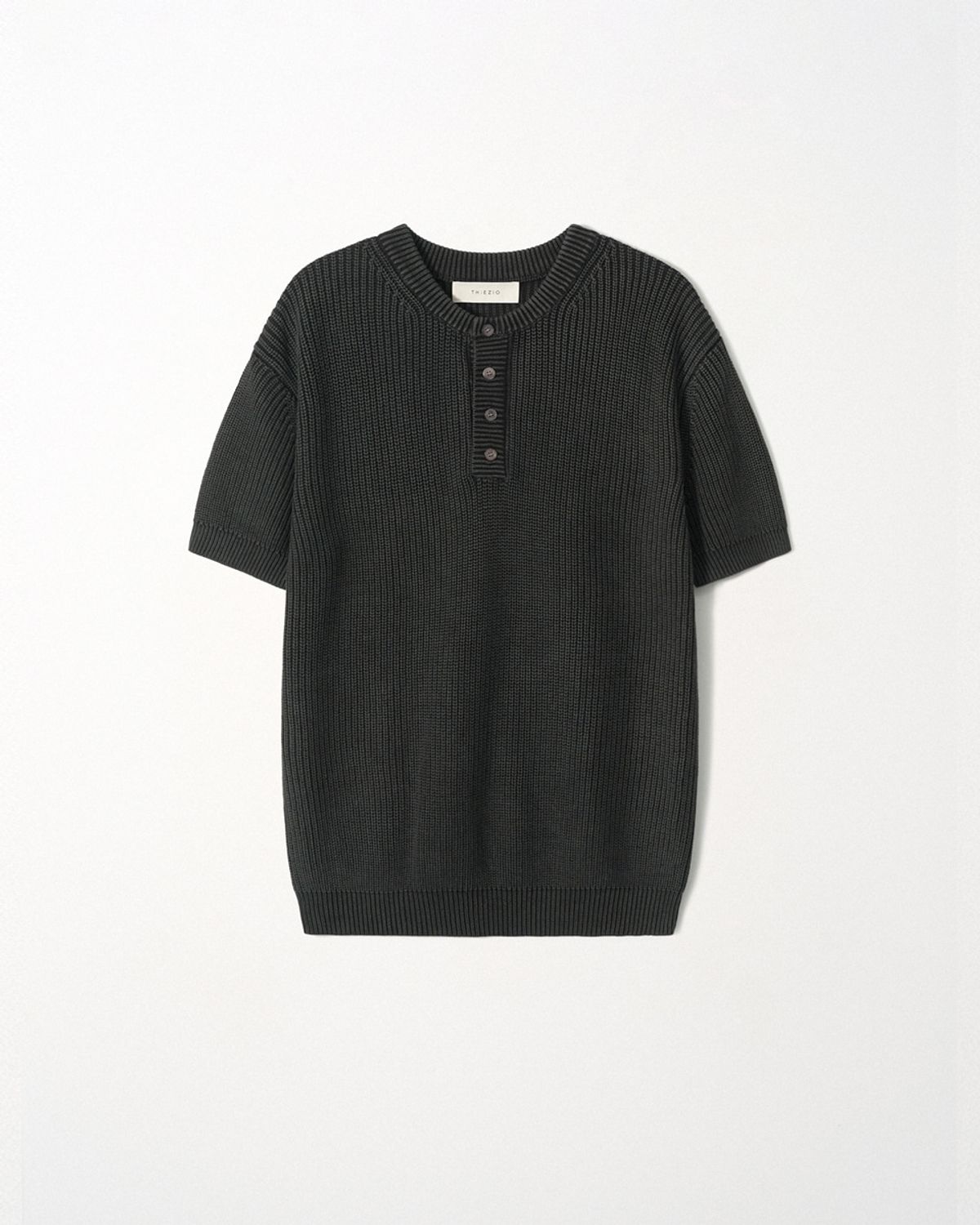 이지오(EZIO) Pigment Dyed Henley Knit_Black