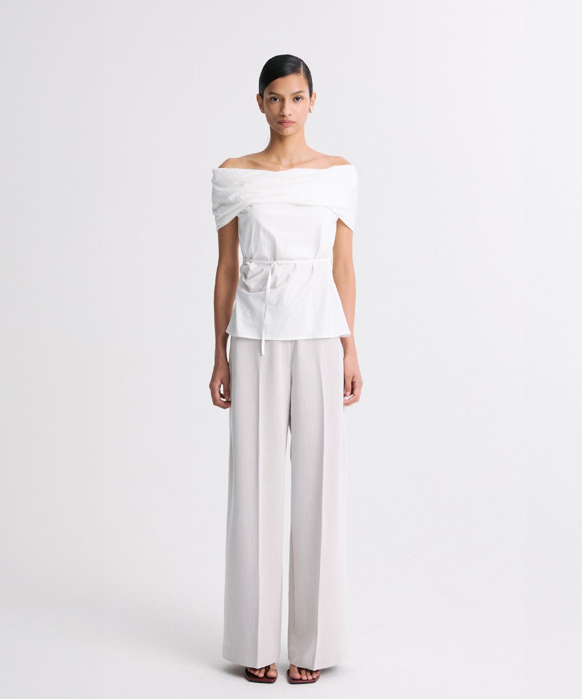 리이(RE RHEE) OFF SHOULDER BELTED BLOUSE WHITE