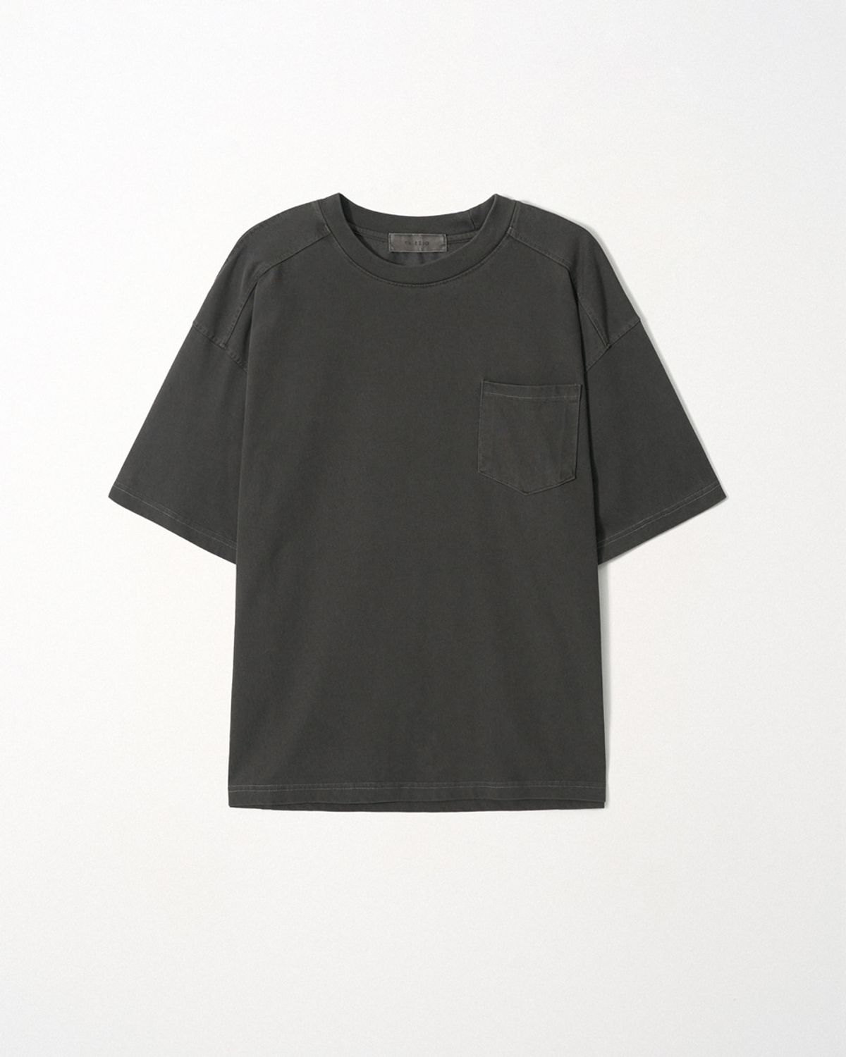이지오(EZIO) Pigment Pocket T-shirt_Charcoal