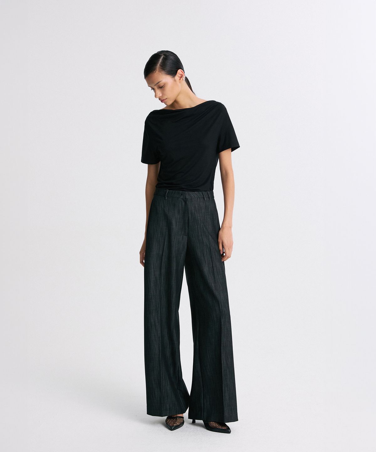리이(RE RHEE) DRAPED HALF-SLEEVE TOP BLACK