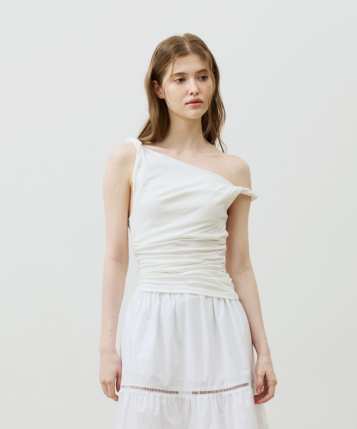 아리킴(ARIKIM) COS TWISTED SHIRRLING TOP / IVORY