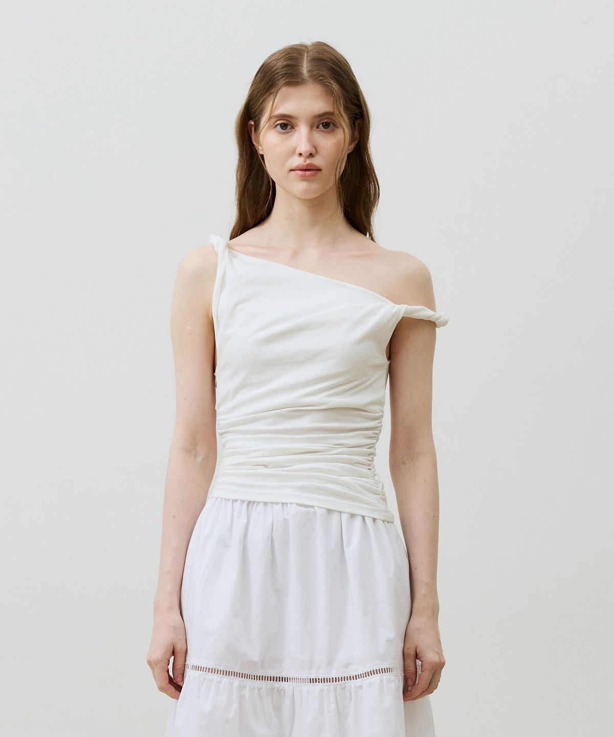 아리킴(ARIKIM) COS TWISTED SHIRRLING TOP / IVORY