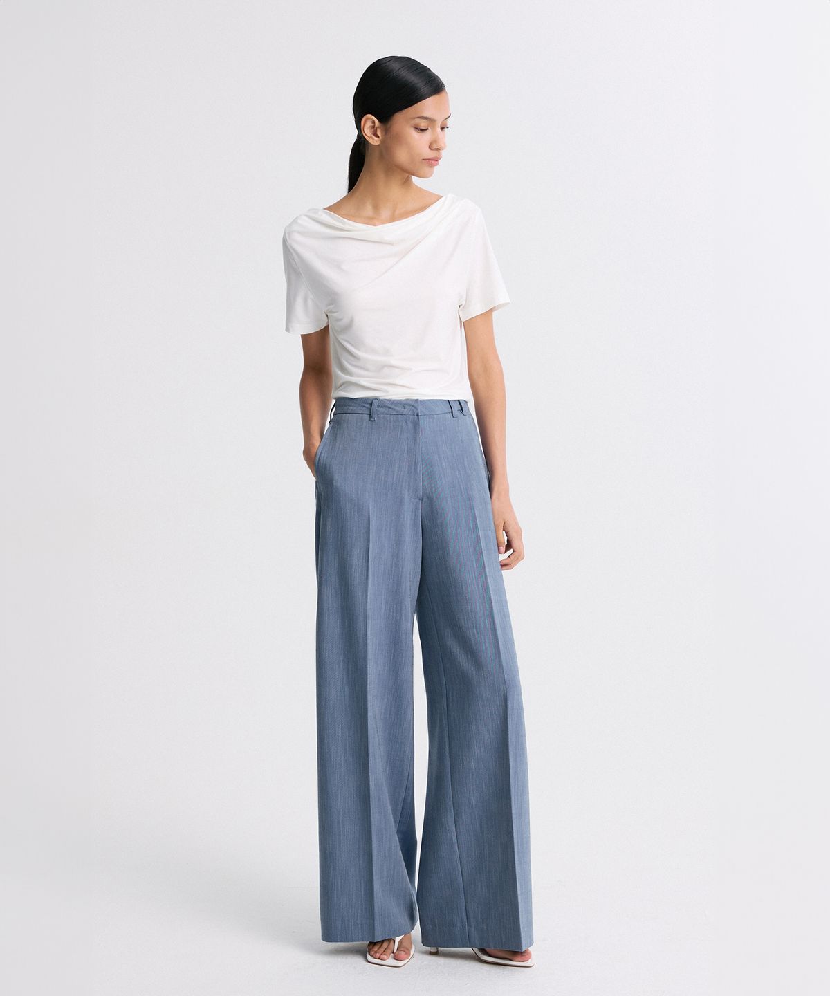 리이(RE RHEE) DRAPED HALF-SLEEVE TOP WHITE