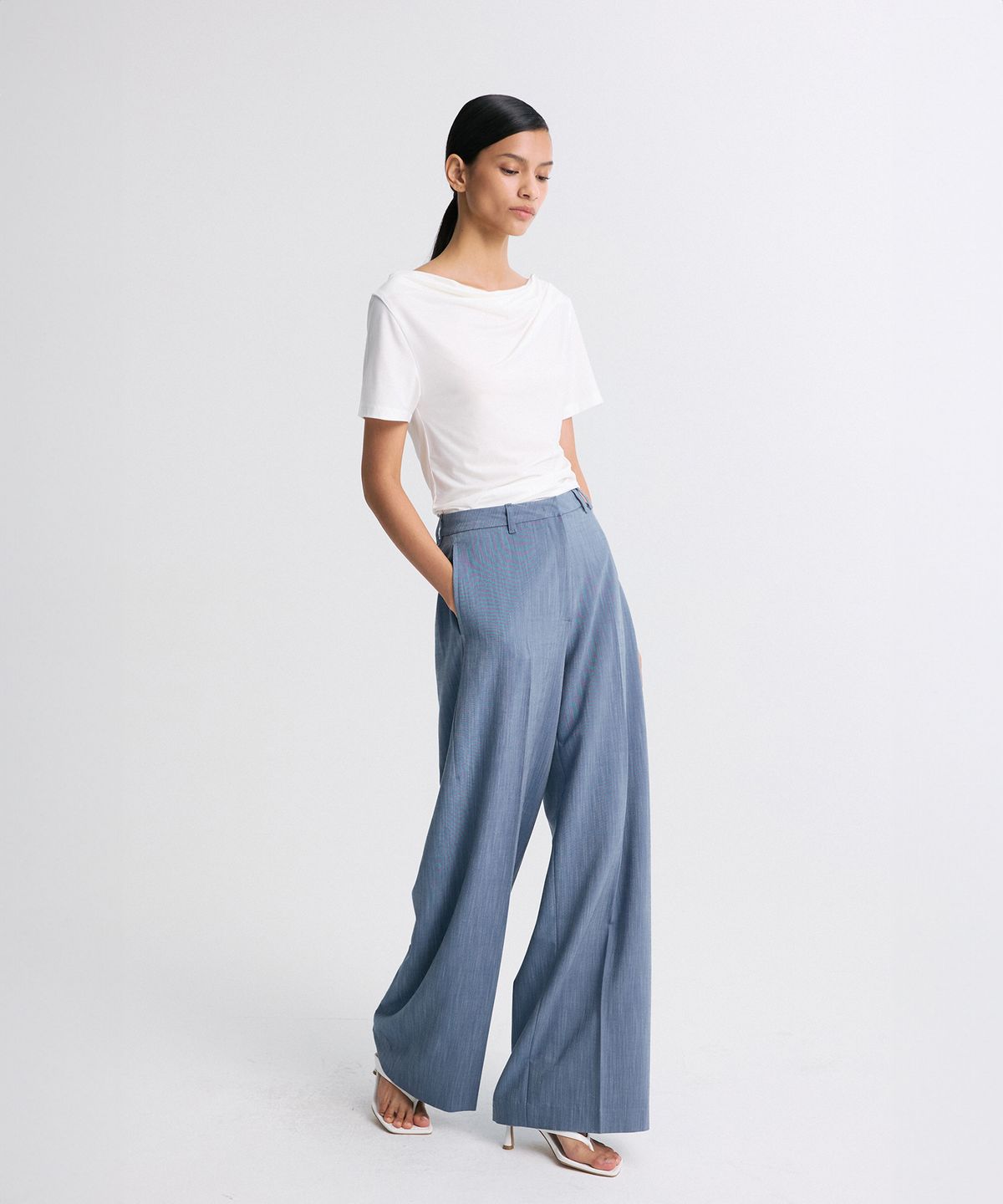 리이(RE RHEE) DRAPED HALF-SLEEVE TOP WHITE