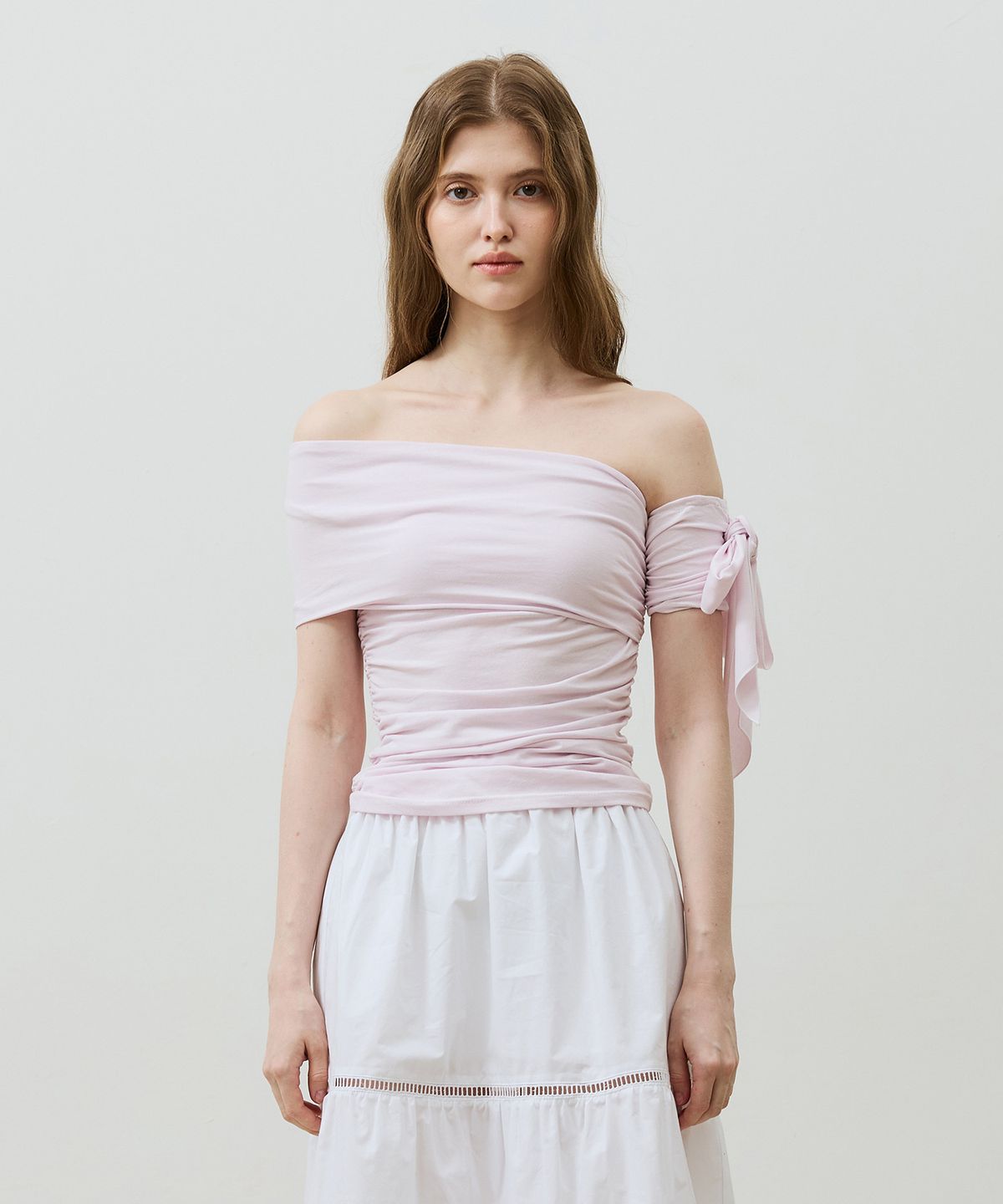 아리킴(ARIKIM) RIA ONE-SHOULDER SHIRRING TOP / PALE LAVENDER