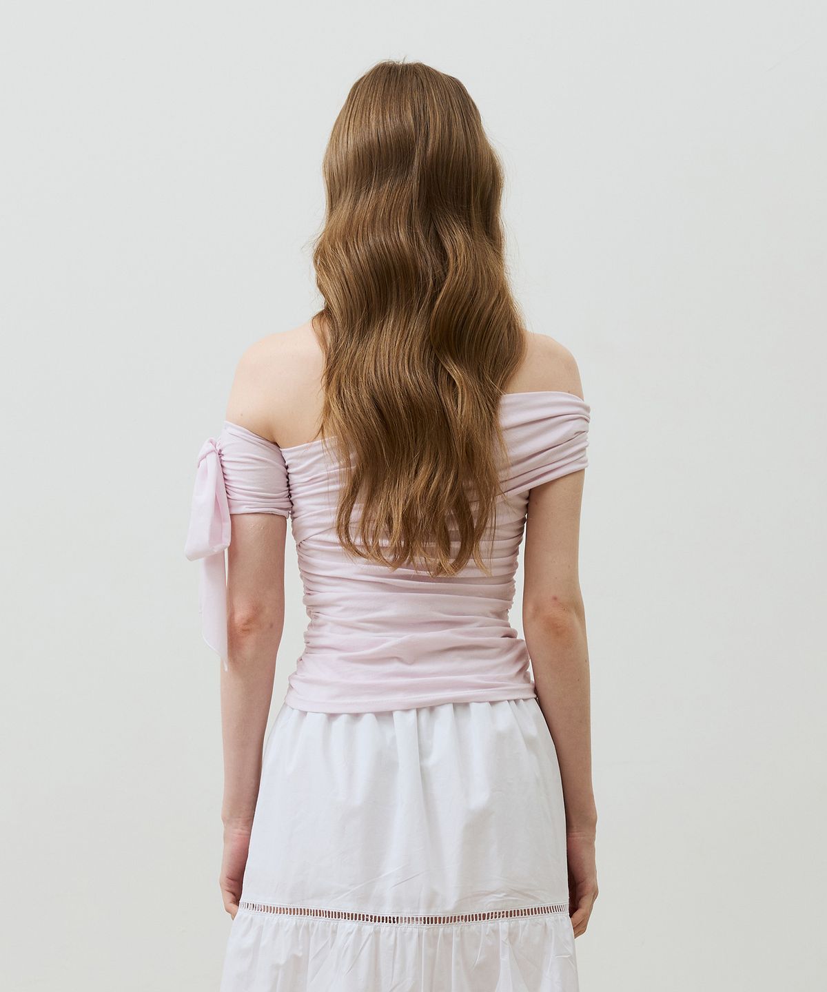 아리킴(ARIKIM) RIA ONE-SHOULDER SHIRRING TOP / PALE LAVENDER