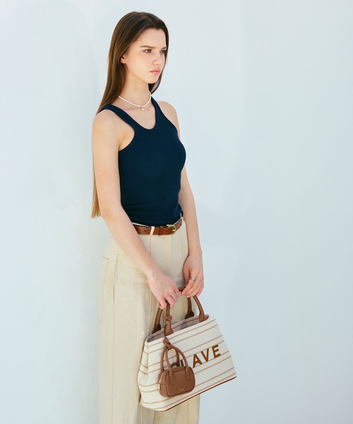 끌라베(CLAVE) 엘레나 베이지 토트백 (ELENA Beige Tote Bag)